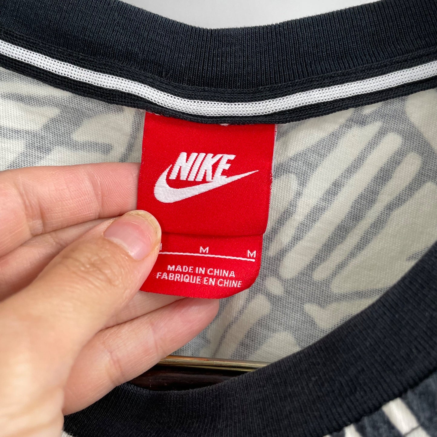 NIKE Zebra Black White Graphic Muscle Tank Top Womens Size Medium Style 739960