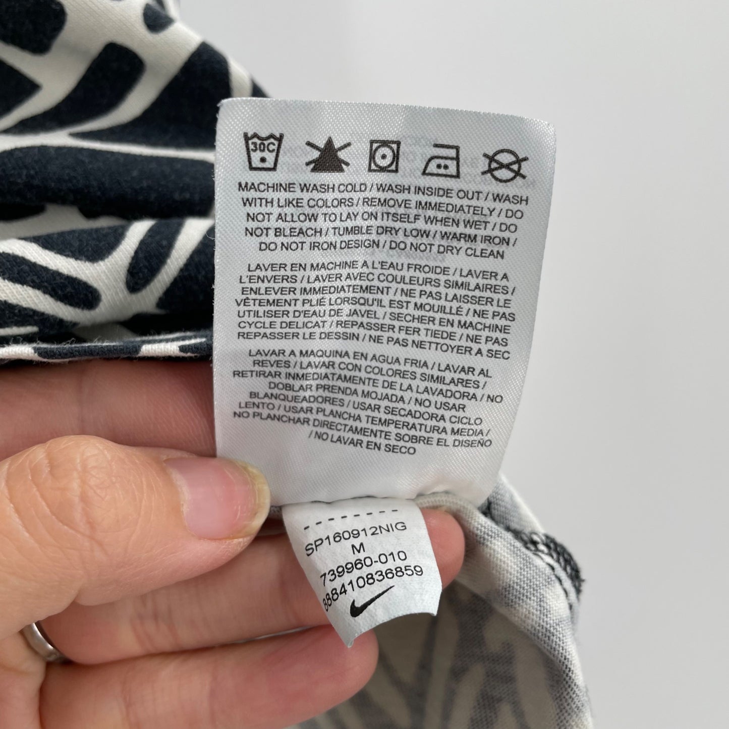 NIKE Zebra Black White Graphic Muscle Tank Top Womens Size Medium Style 739960