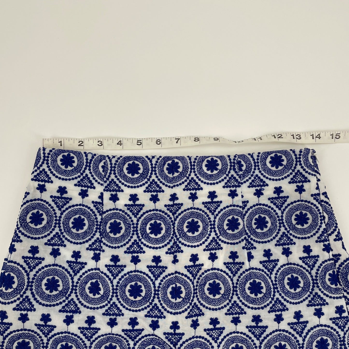 NWT Zara White Blue Embroidered High Rise Scallop Hem Shorts Womens Size Medium