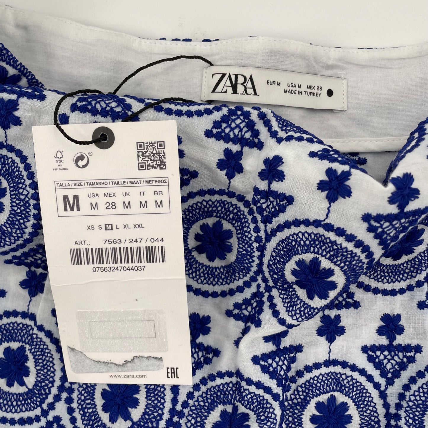 NWT Zara White Blue Embroidered High Rise Scallop Hem Shorts Womens Size Medium