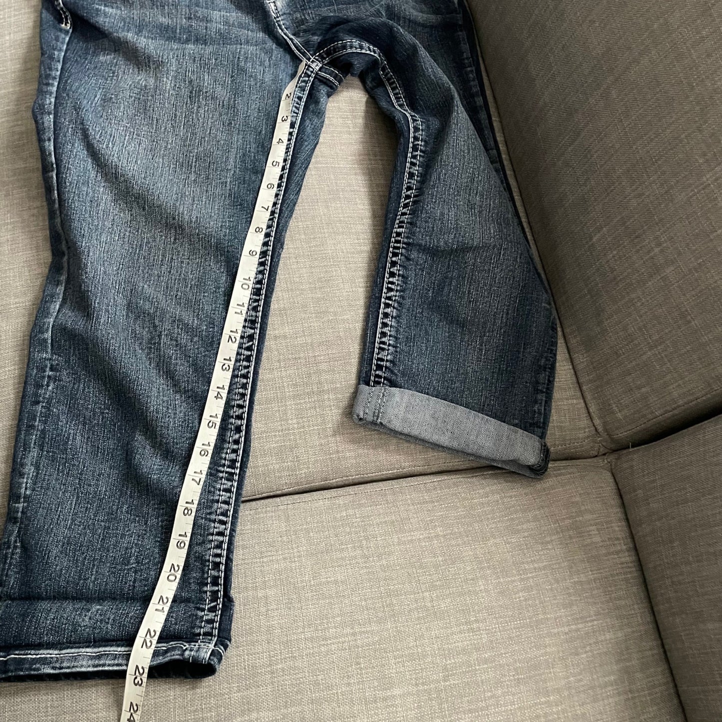 Love Nation Cropped Blue Jeans Womens 12 Mid Rise Contrast Stitching Embellished