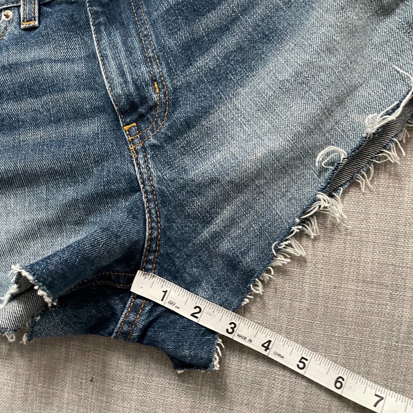 Urban Outfitters BDG Girlfriend High-Rise Cut off Denim Shorts Size 26