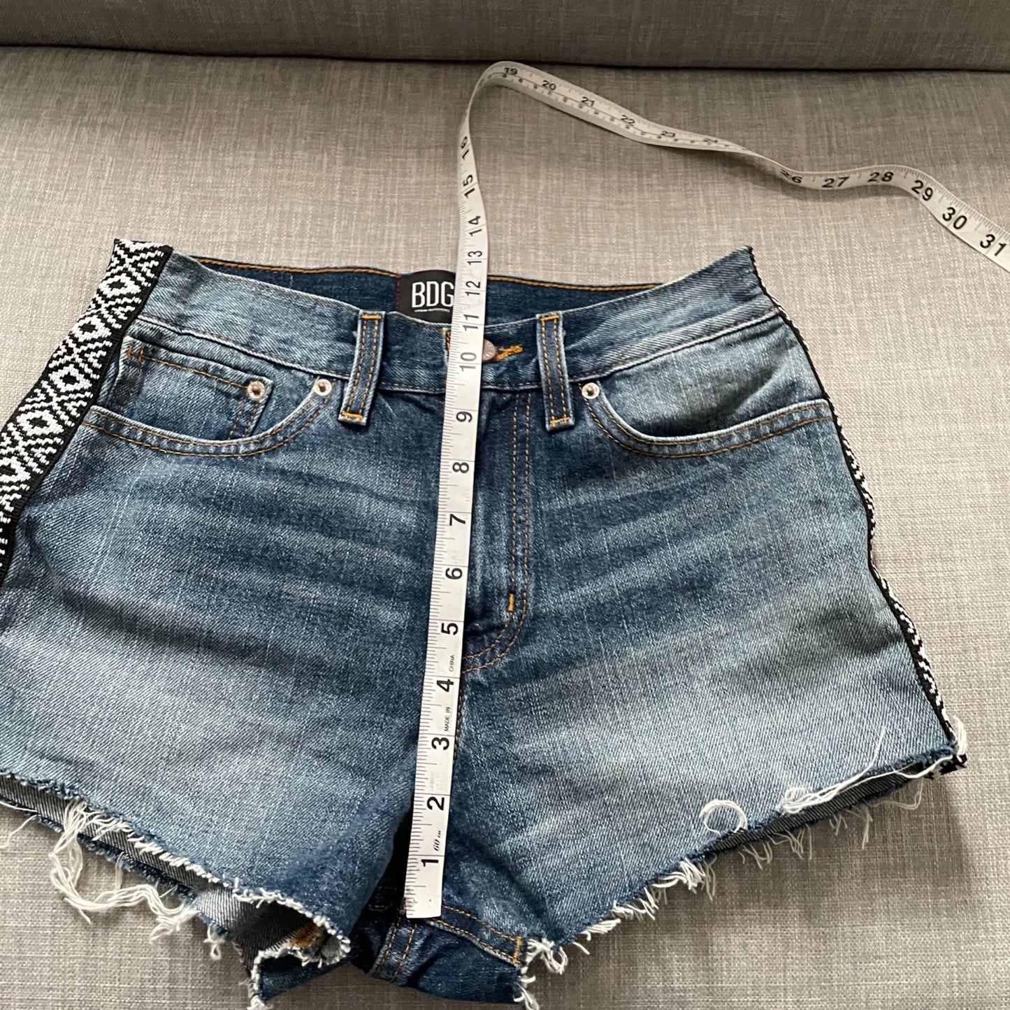 Urban Outfitters BDG Girlfriend High-Rise Cut off Denim Shorts Size 26