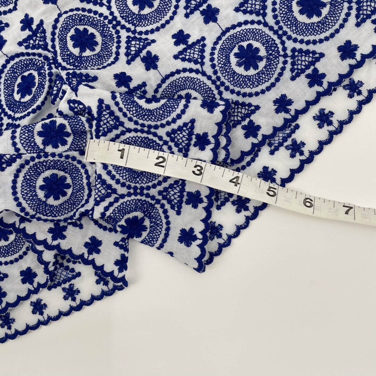 NWT Zara White Blue Embroidered High Rise Scallop Hem Shorts Womens Size Medium