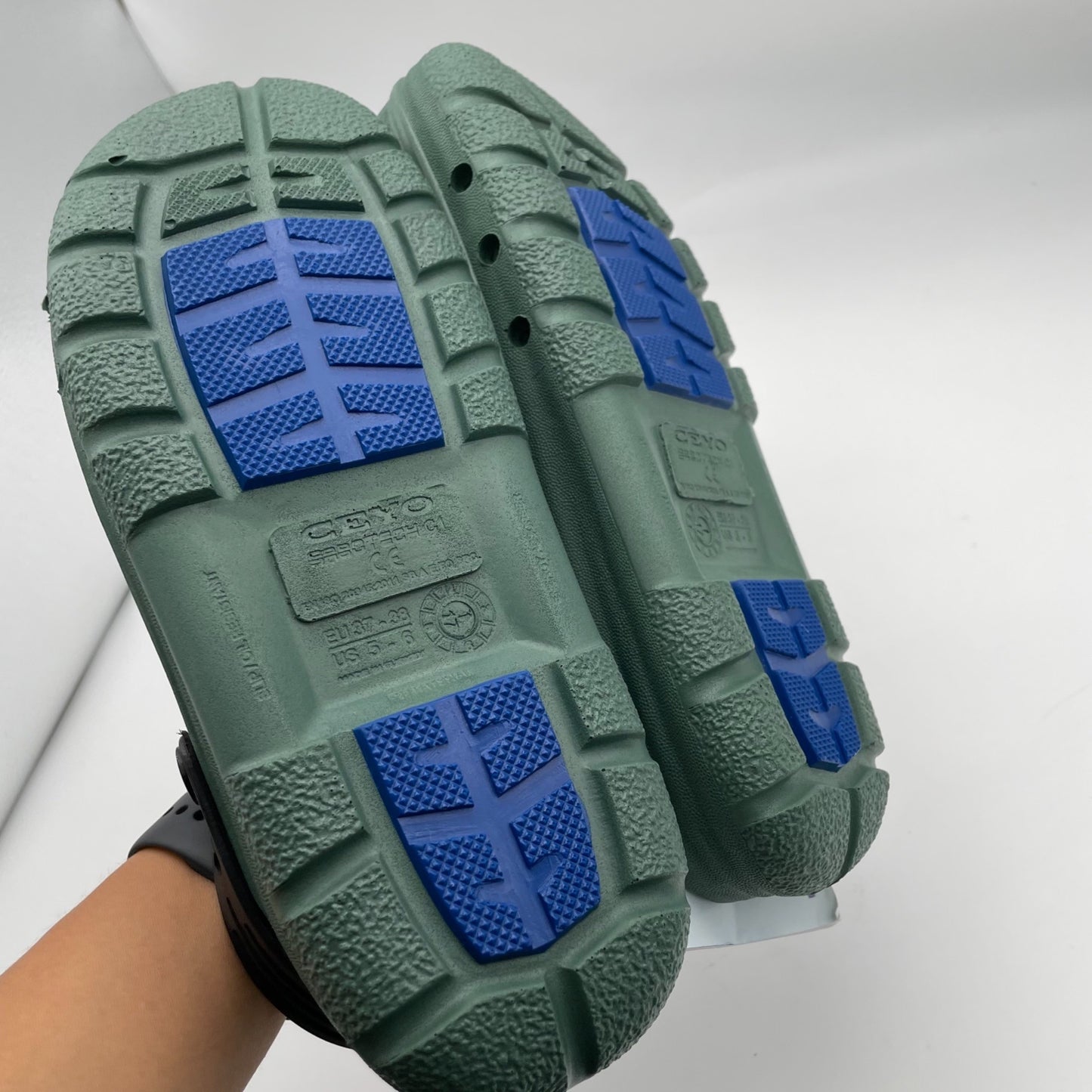 NWT Ceyo Sage Green Comfort Clogs Womens Size 5-6 Breathable Comfort Sabotech C1