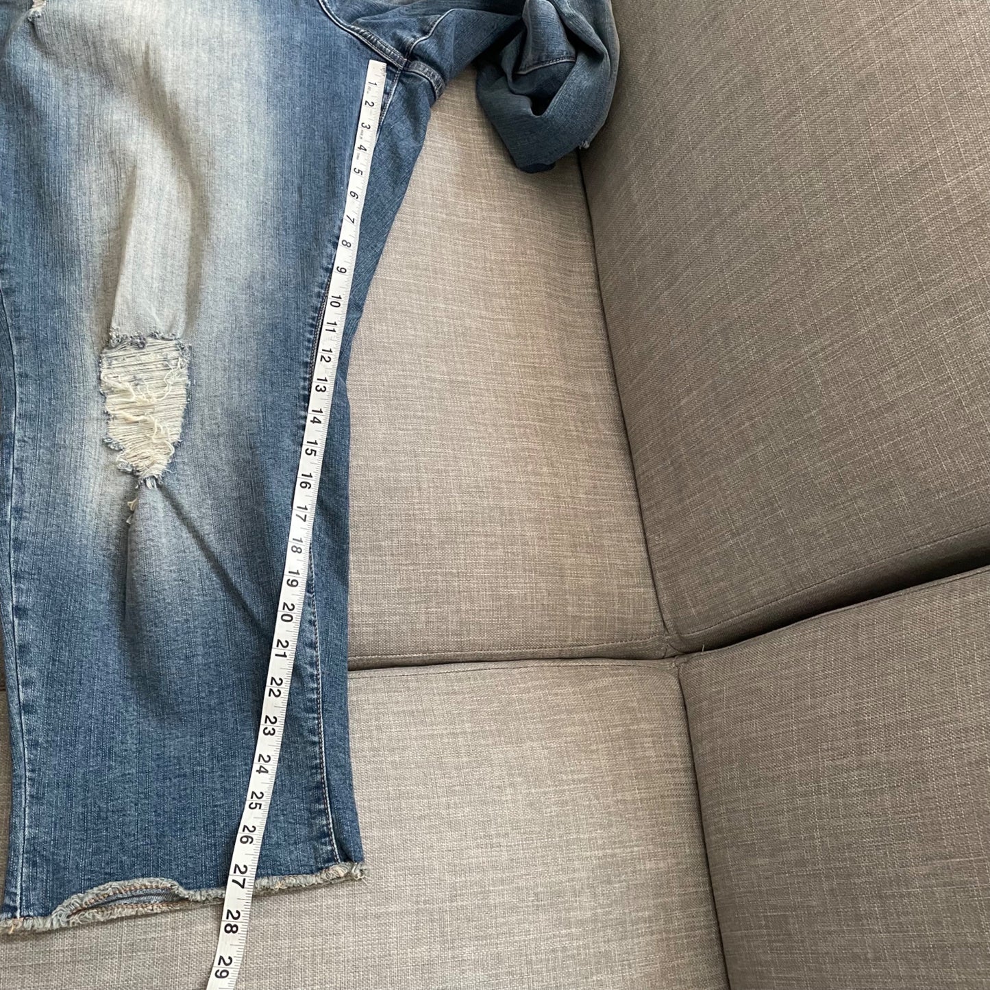 Torrid Boyfriend Distressed Raw Hem Jeans Womens Plus Size 26 Casual