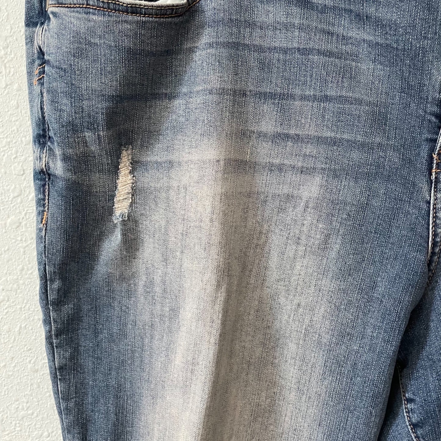 Torrid Boyfriend Distressed Raw Hem Jeans Womens Plus Size 26 Casual