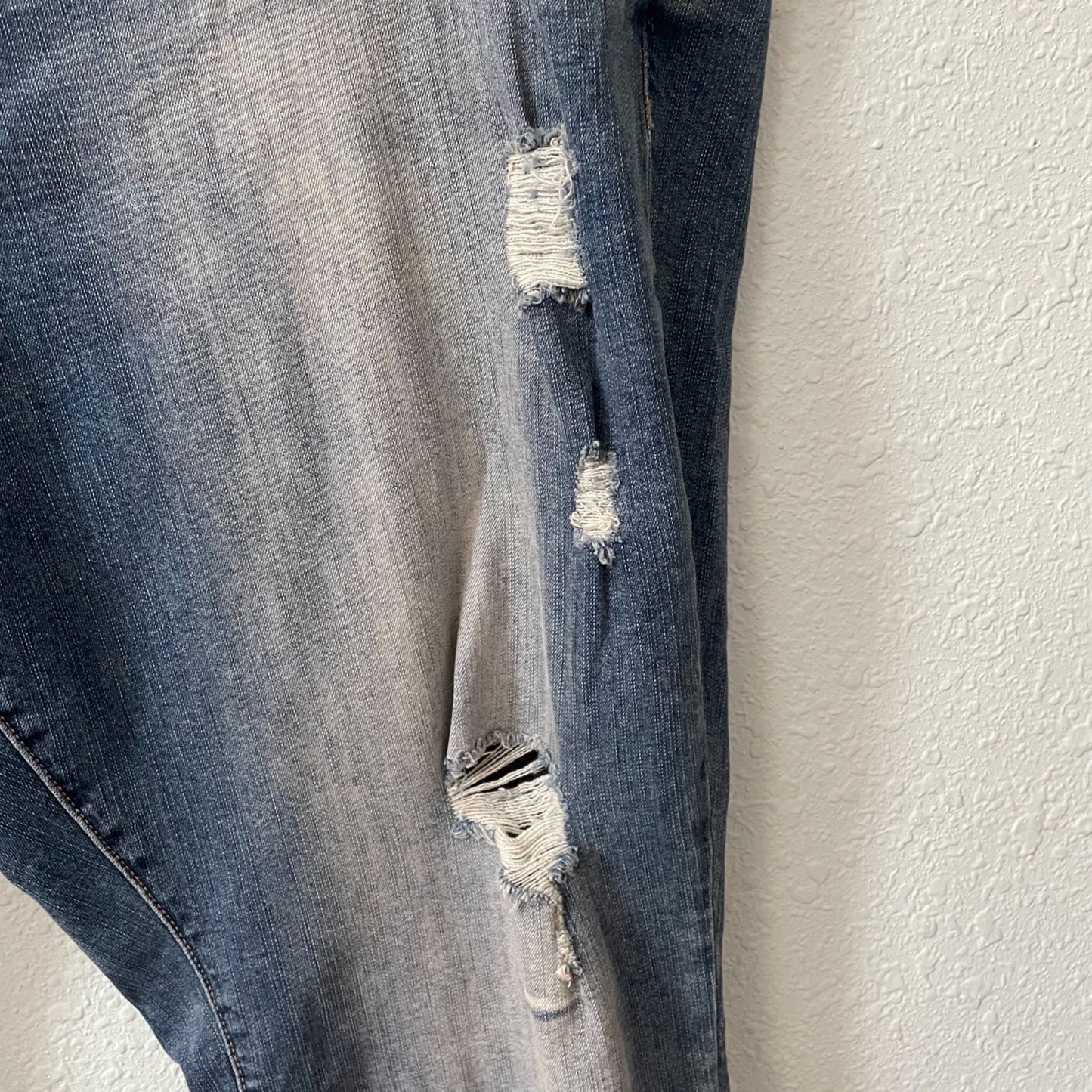 Torrid Boyfriend Distressed Raw Hem Jeans Womens Plus Size 26 Casual