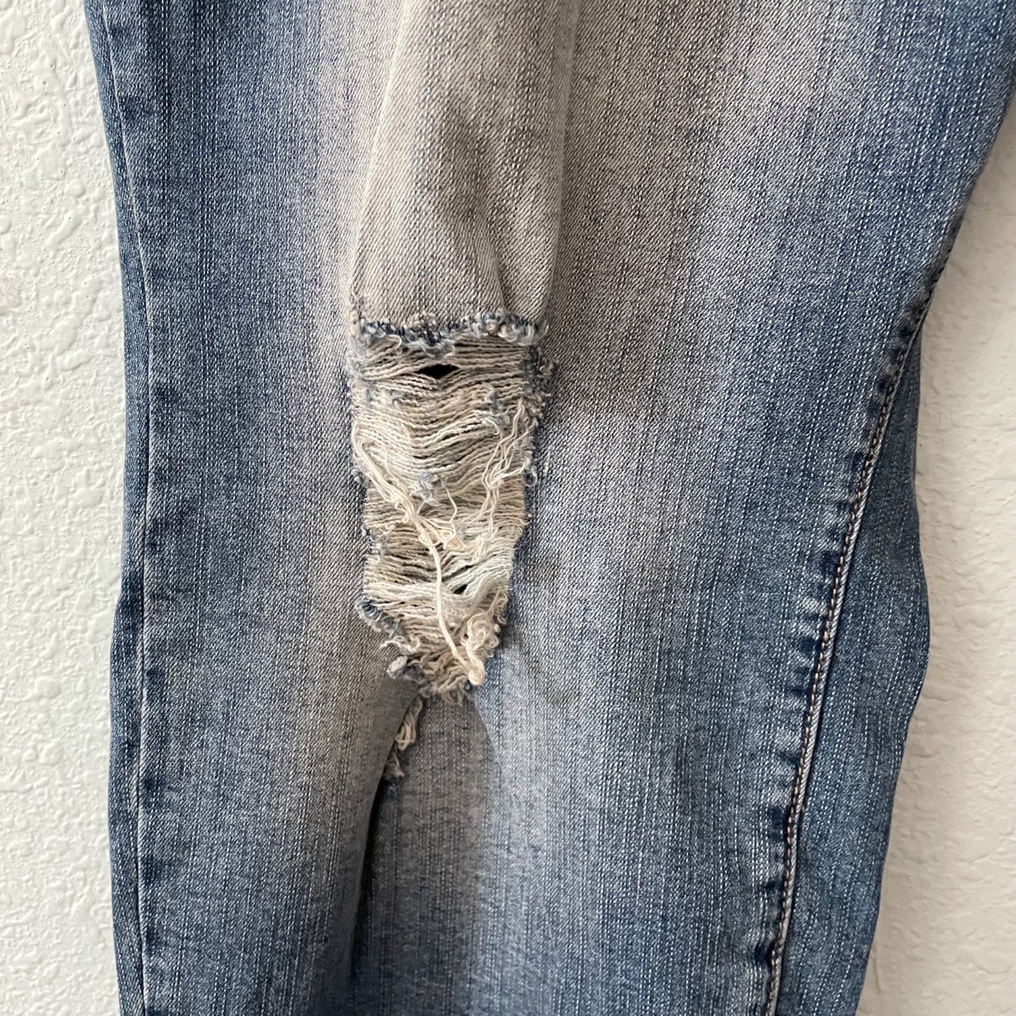 Torrid Boyfriend Distressed Raw Hem Jeans Womens Plus Size 26 Casual