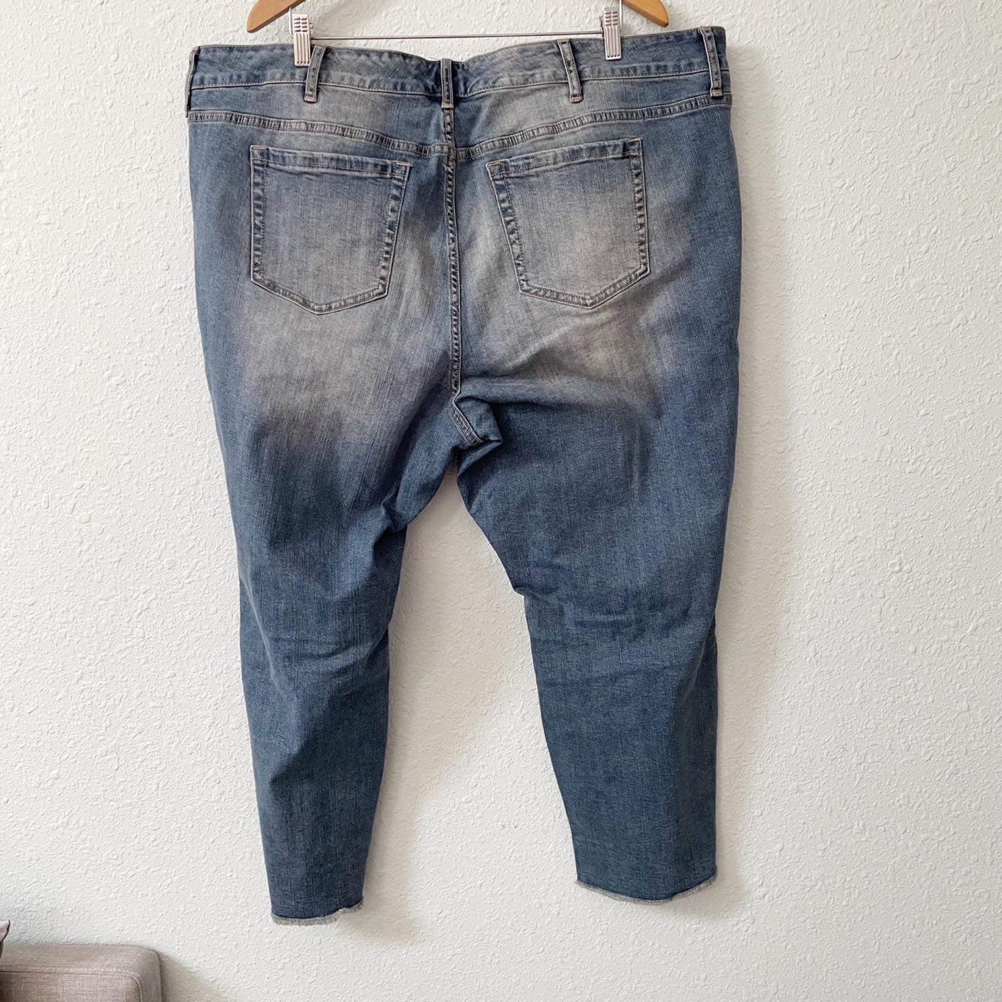 Torrid Boyfriend Distressed Raw Hem Jeans Womens Plus Size 26 Casual