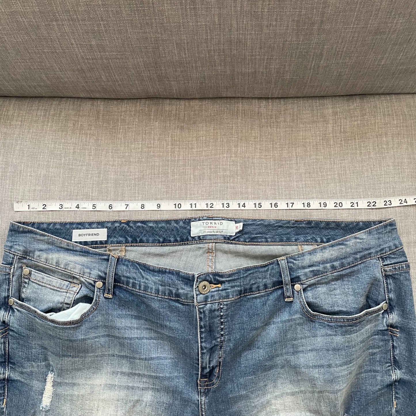 Torrid Boyfriend Distressed Raw Hem Jeans Womens Plus Size 26 Casual