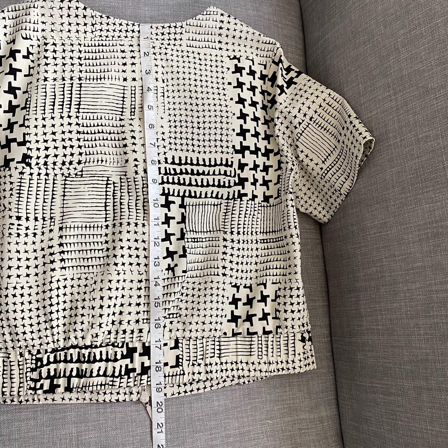 Cabi Coupe Houndstooth Bomber Jacket Womens Size Medium Style 931 Full Zip