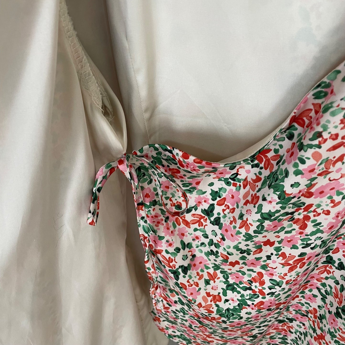 Vici Floral Ruffle Sleeve Tie Wrap Dress Womens Size Medium Romantic Cottagecore