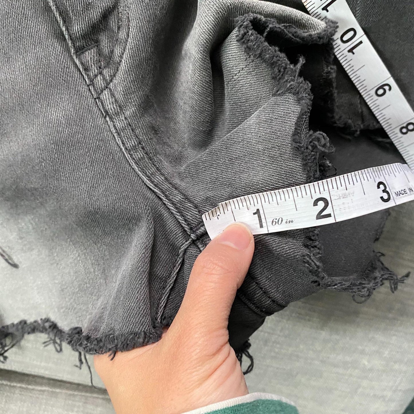 Madewell Black Distressed Mid Rise Boyshorts Denim Shorts Womens Size 24 Grunge