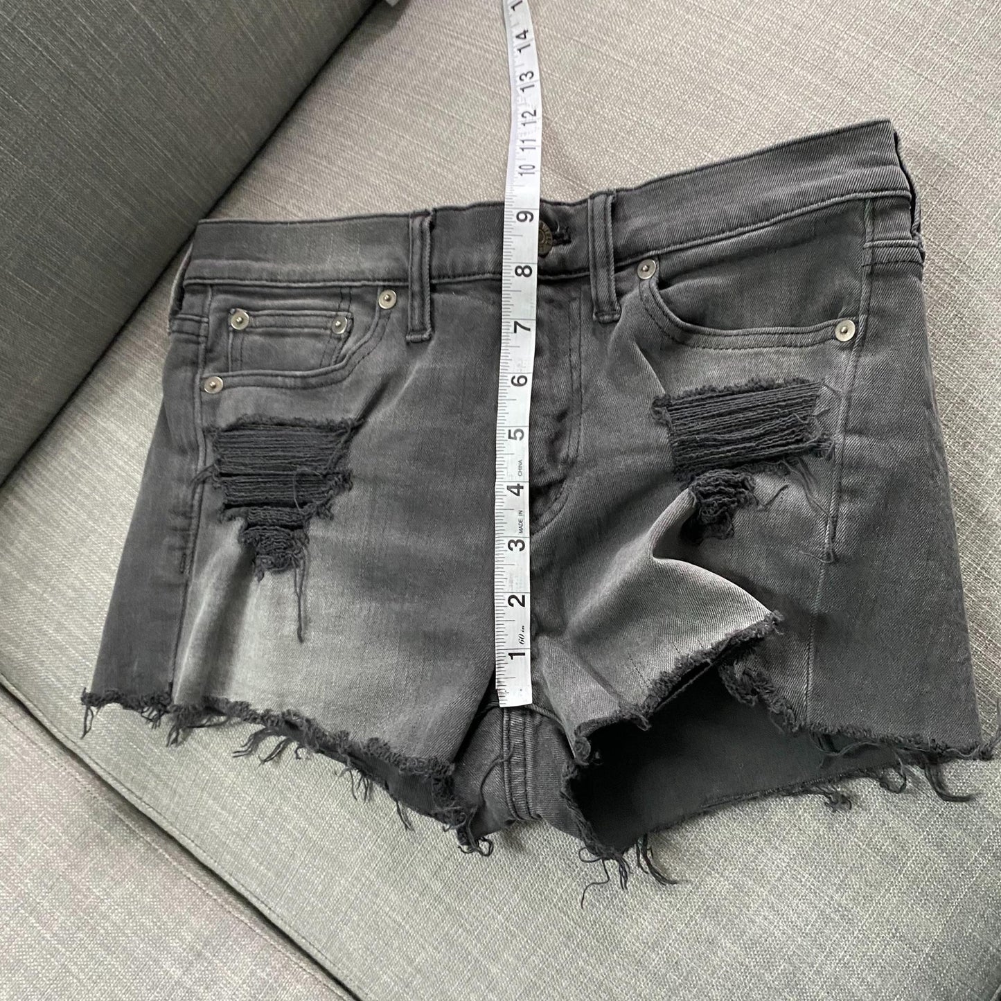 Madewell Black Distressed Mid Rise Boyshorts Denim Shorts Womens Size 24 Grunge