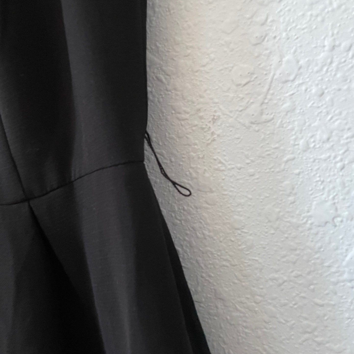 Calvin Klein Pleated Minimalist Sleeveless Sheath Dress Womens Medium Black Chic
