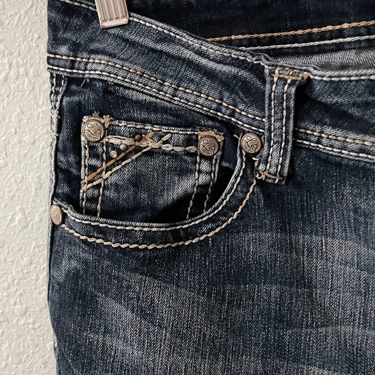 Love Nation Cropped Blue Jeans Womens 12 Mid Rise Contrast Stitching Embellished