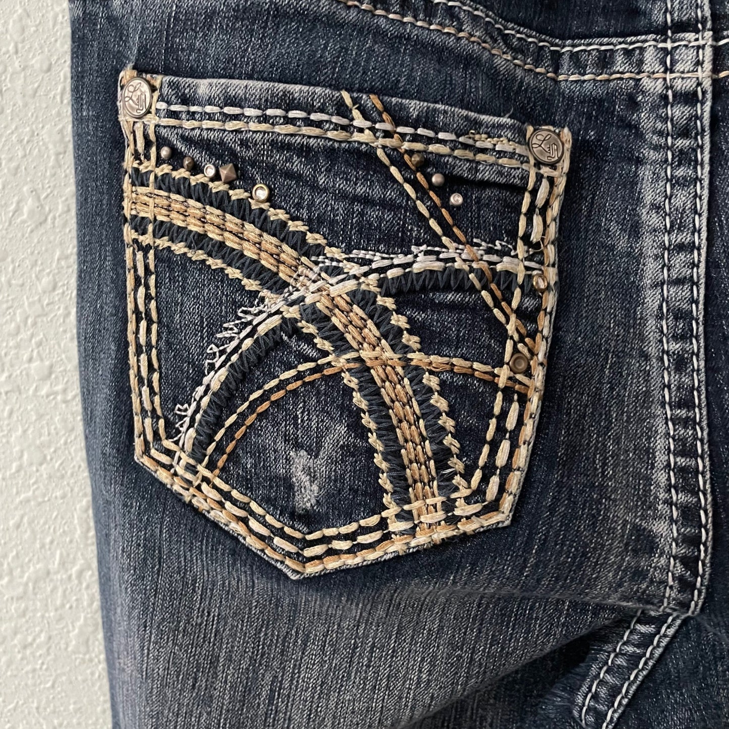 Love Nation Cropped Blue Jeans Womens 12 Mid Rise Contrast Stitching Embellished