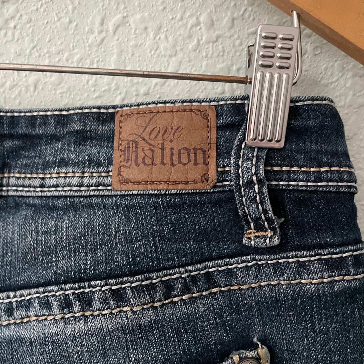 Love Nation Cropped Blue Jeans Womens 12 Mid Rise Contrast Stitching Embellished