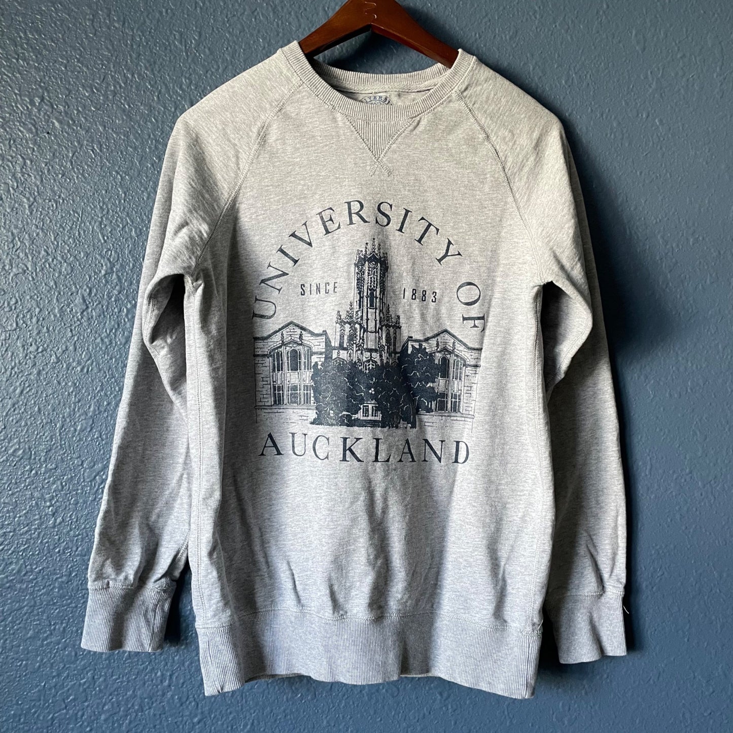 University of Auckland Gray Pullover Sweatshirt Unisex Size Small 100% Cotton