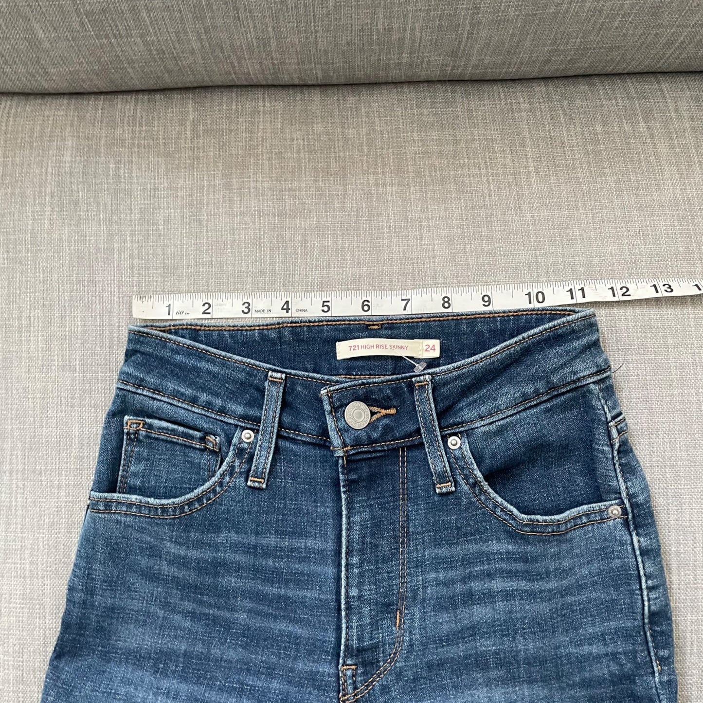 Levi's 721 High Rise Distressed Skinny Blue Jeans Women's Size 24 Pockets Denim