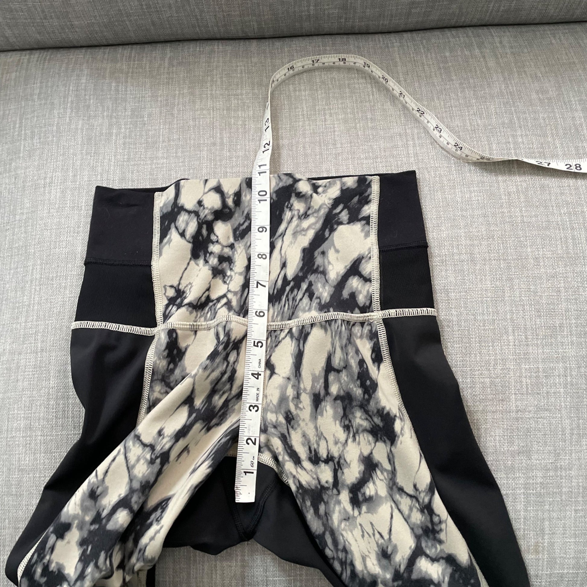 lululemon womens legging sz 4 gray/ black mesh bottom fabric panel luxtreme  