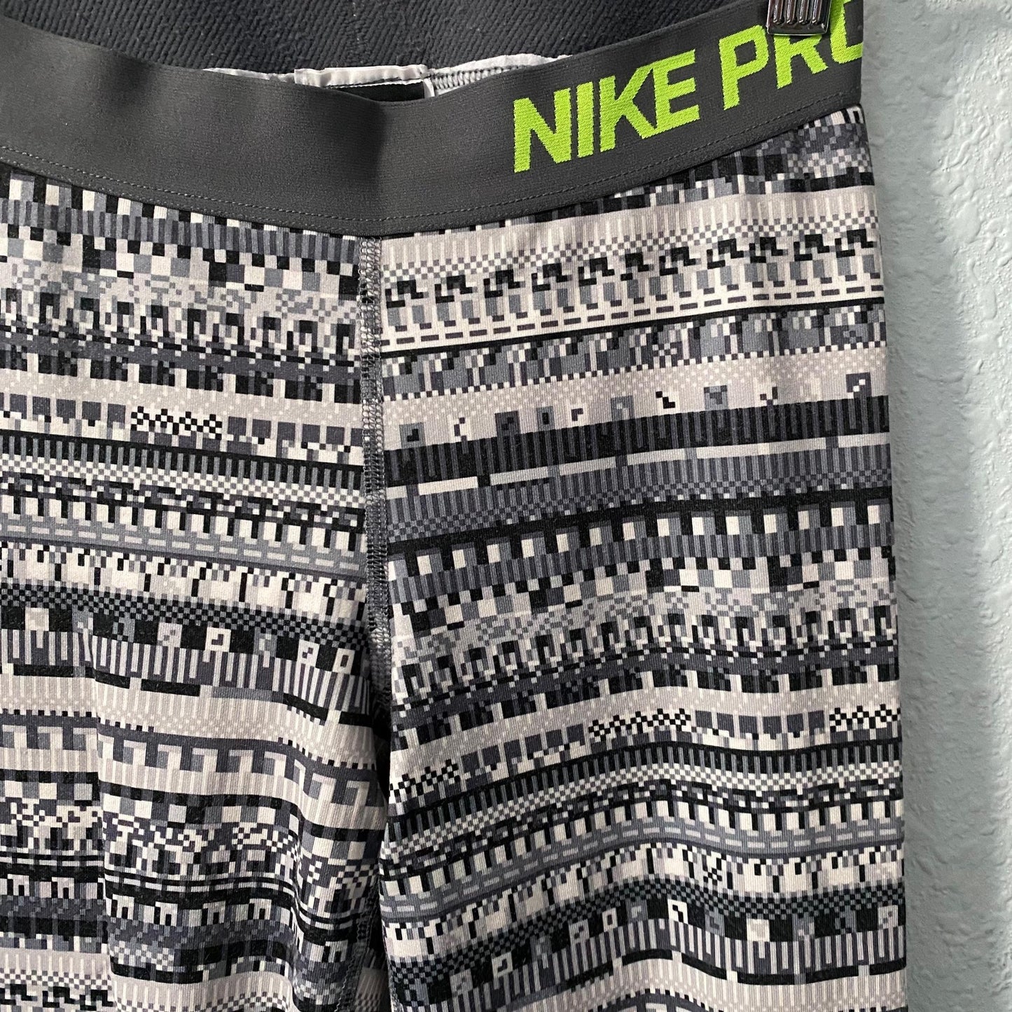 Nike Pro Hyperwarm Gray Multicolor Tights Size XS Gray Geometric Print